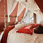 בית נופש Romantique, Sauna, Jacuzzi Et Cinema *