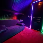 Romantique, Sauna, Jacuzzi Et Cinema בית נופש