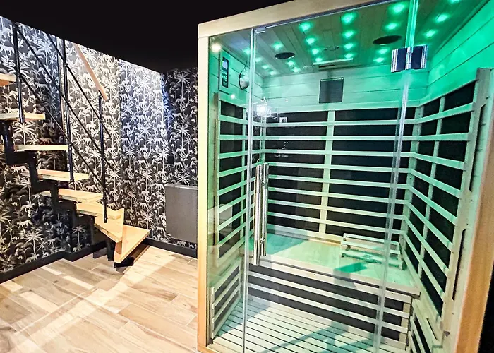 Hébergement de vacances Romantique, Sauna, Jacuzzi Et Cinéma *