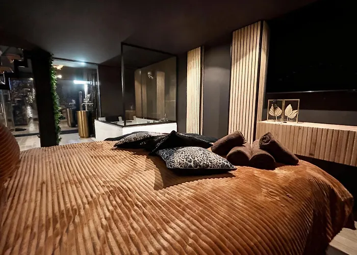 Hébergement de vacances Romantique, Sauna, Jacuzzi Et Cinéma Hermival-les-Vaux