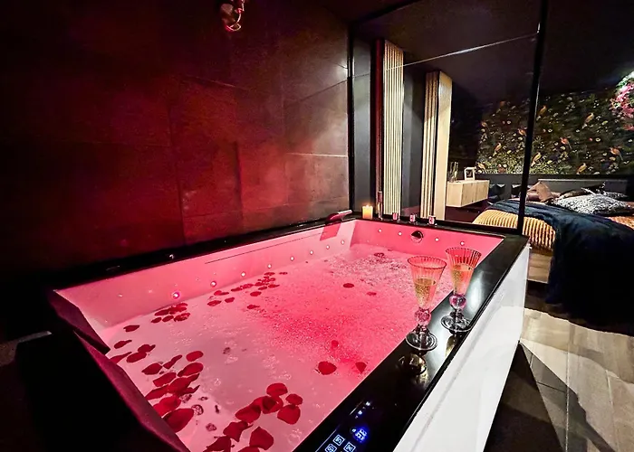 Hébergement de vacances Romantique, Sauna, Jacuzzi Et Cinéma *